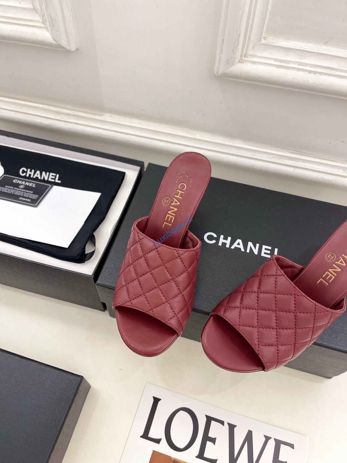 chanel women's diamond-patterned slippers 7.5cm c93348 5 Chanel Women's Diamond-patterned Slippers 7.5cm C93348 | chanel womens diamond patterned slippers 7 5cm c93348 6