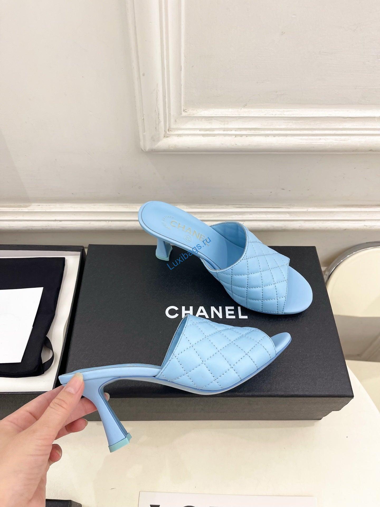 chanel women's diamond-patterned slippers 7.5cm c93349 3 Chanel Women's Diamond-patterned Slippers 7.5cm C93349 | chanel womens diamond patterned slippers 7 5cm c93349 4