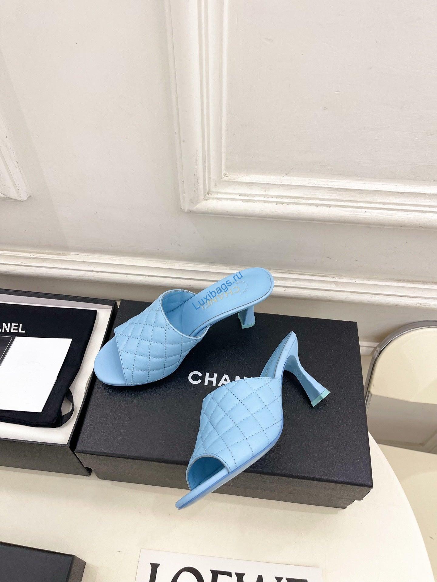 chanel women's diamond-patterned slippers 7.5cm c93349 4 Chanel Women's Diamond-patterned Slippers 7.5cm C93349 | chanel womens diamond patterned slippers 7 5cm c93349 5