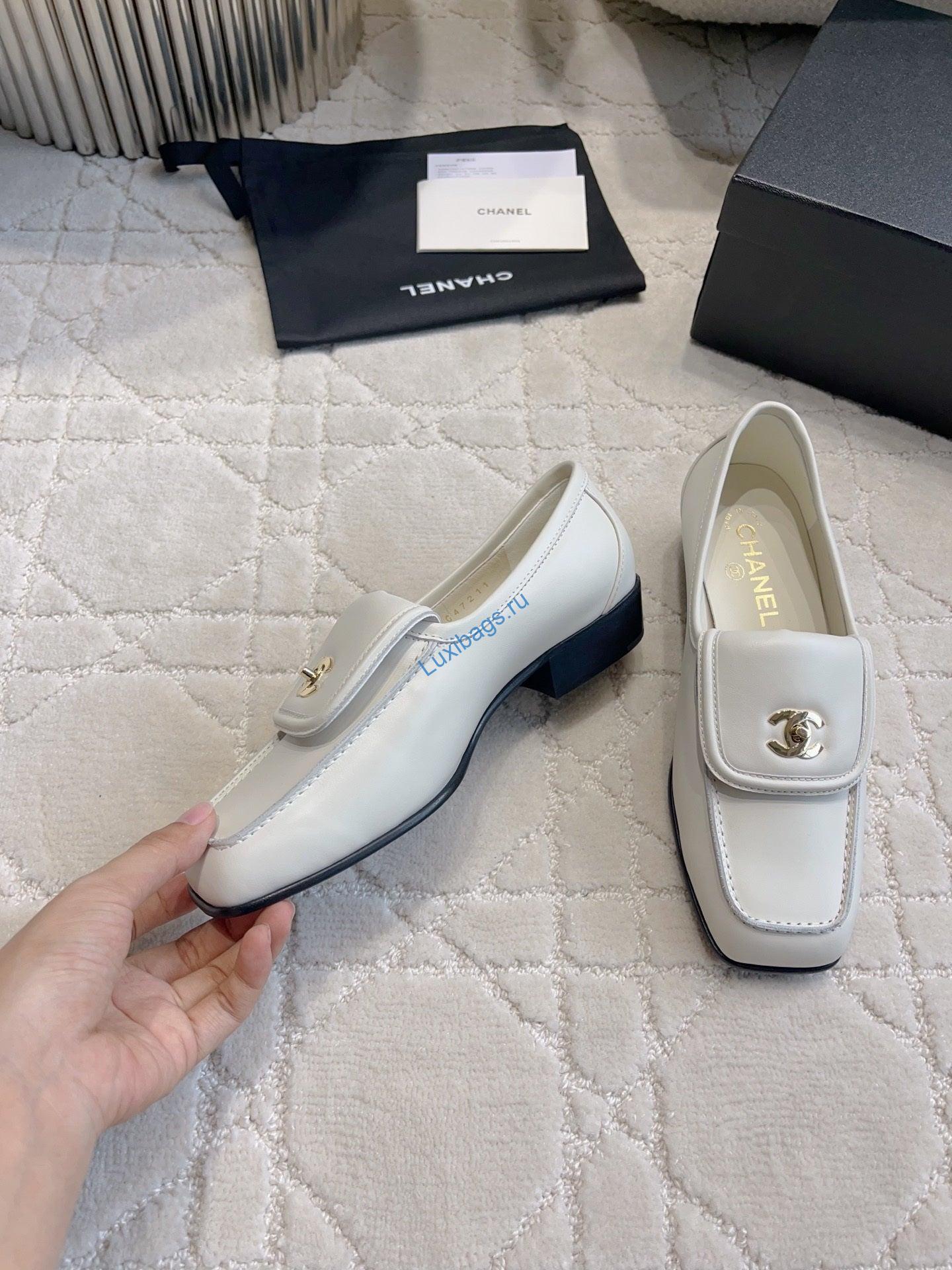 chanel women's square-toe flat shoes c93300 2 Chanel Women's Square-Toe Flat Shoes C93300 | chanel womens square toe flat shoes c93300 3