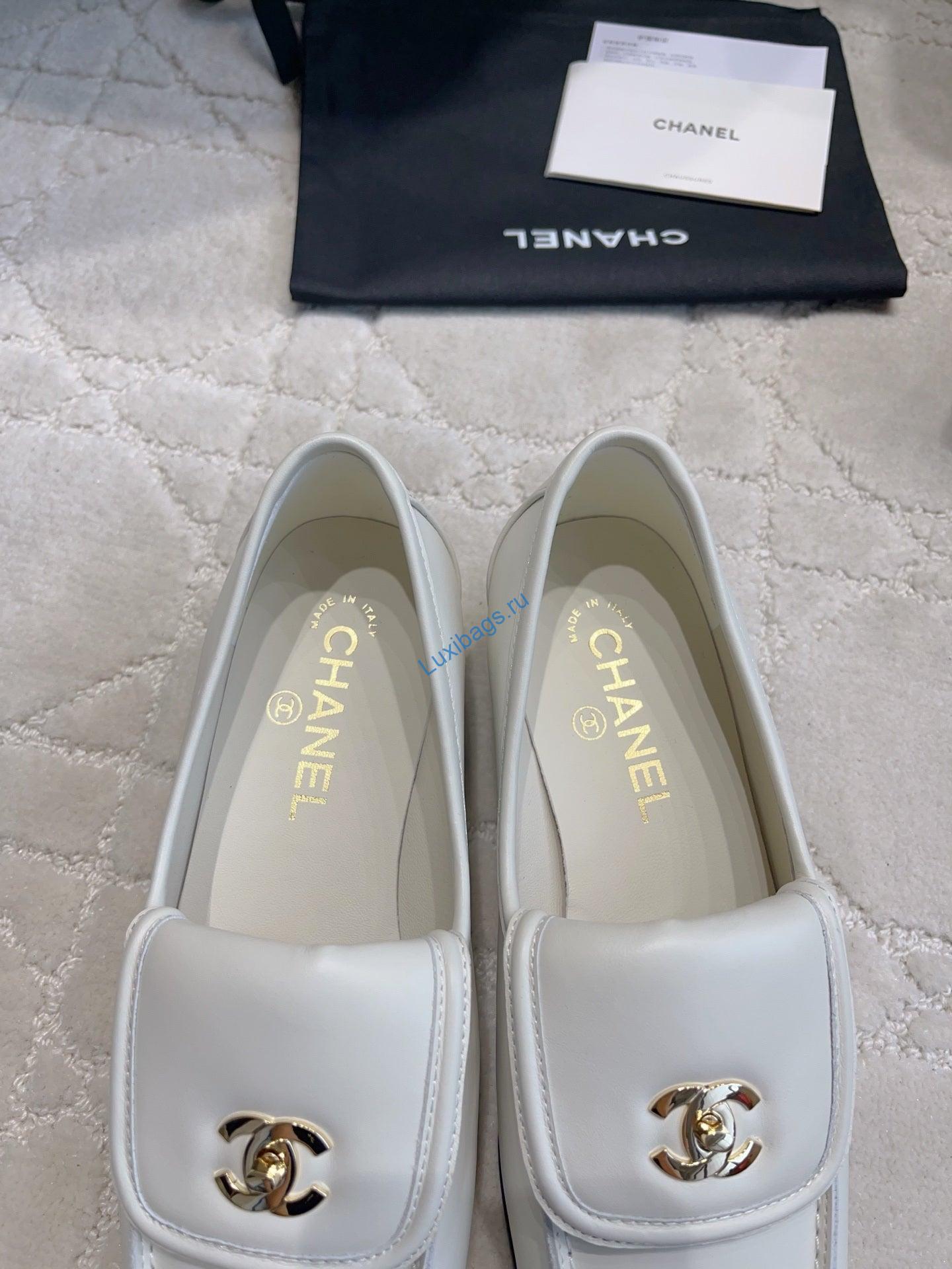 chanel women's square-toe flat shoes c93300 7 Chanel Women's Square-Toe Flat Shoes C93300 | chanel womens square toe flat shoes c93300 8