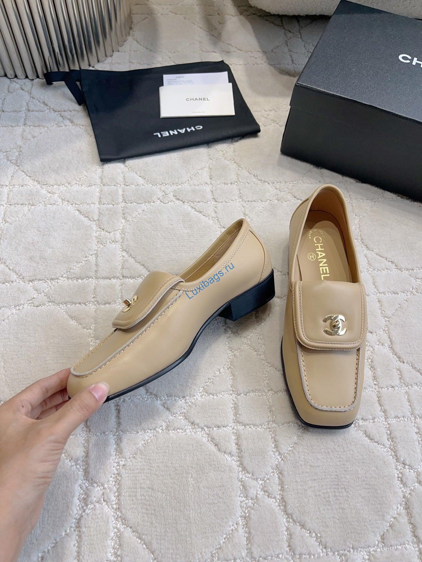 chanel women's square-toe flat shoes c93301 2 Chanel Women's Square-Toe Flat Shoes C93301 | chanel womens square toe flat shoes c93301 3