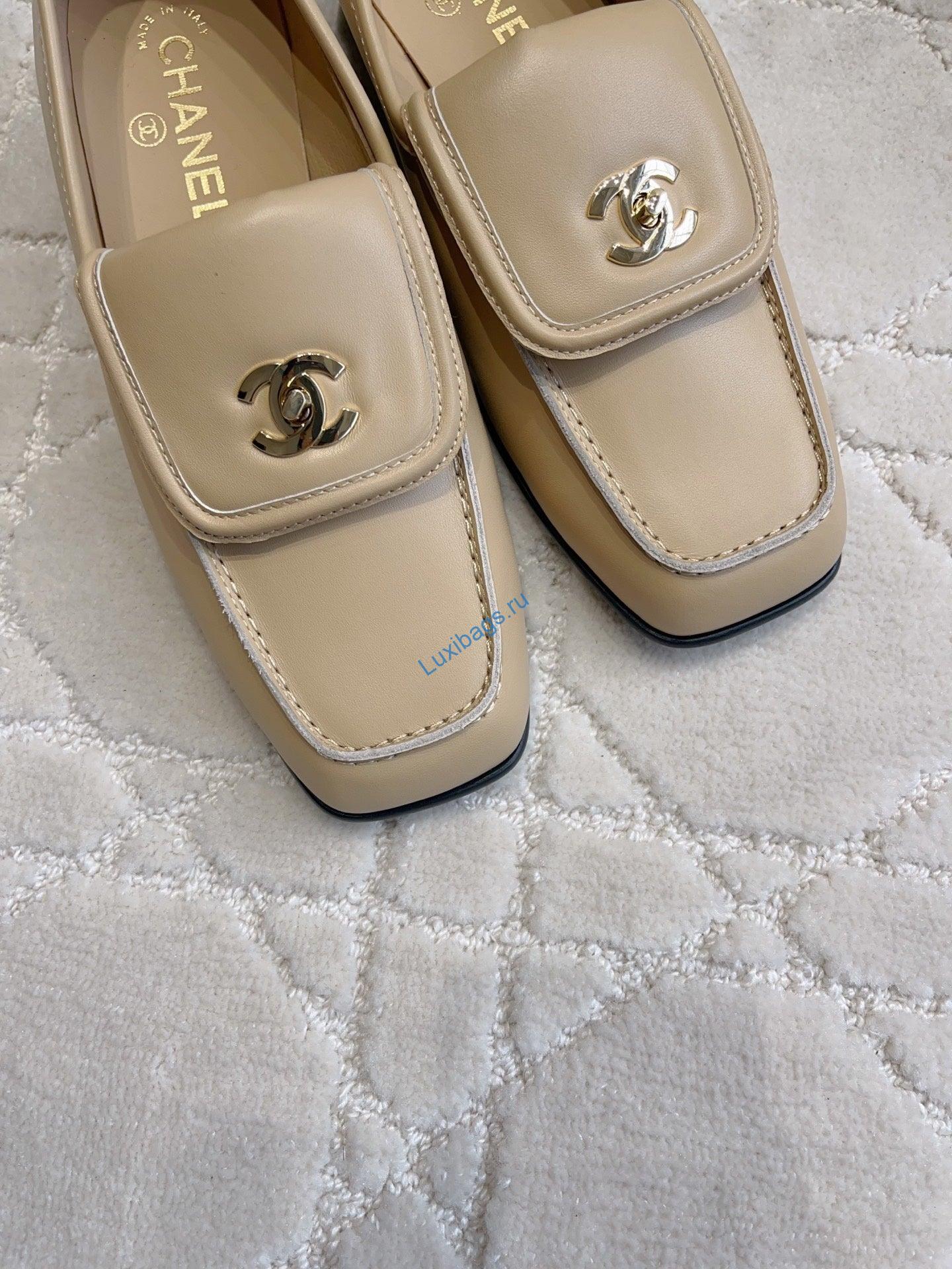 chanel women's square-toe flat shoes c93301 6 Chanel Women's Square-Toe Flat Shoes C93301 | chanel womens square toe flat shoes c93301 7