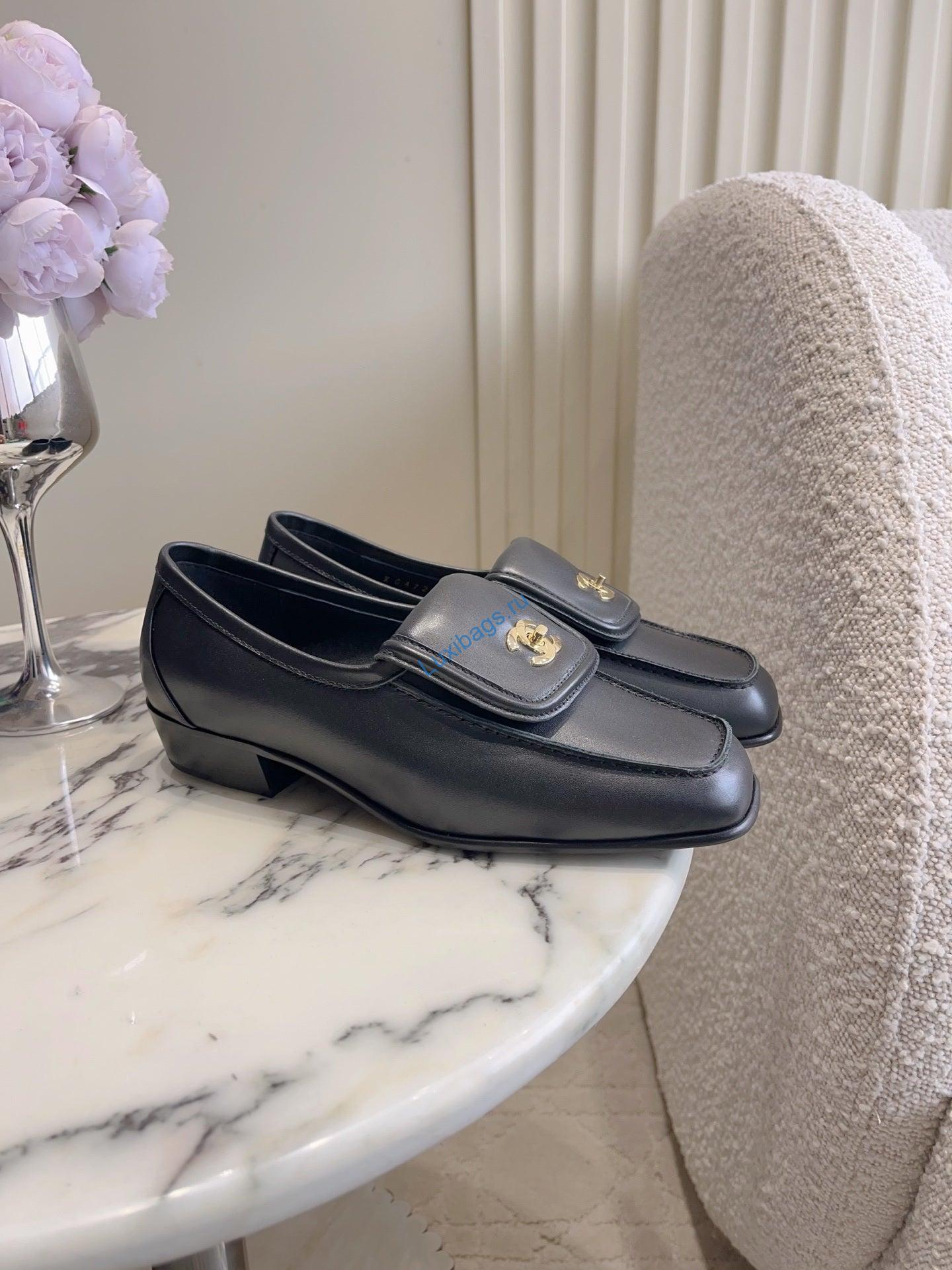 chanel women's square-toe flat shoes c93302 1 Chanel Women's Square-Toe Flat Shoes C93302 | chanel womens square toe flat shoes c93302 2