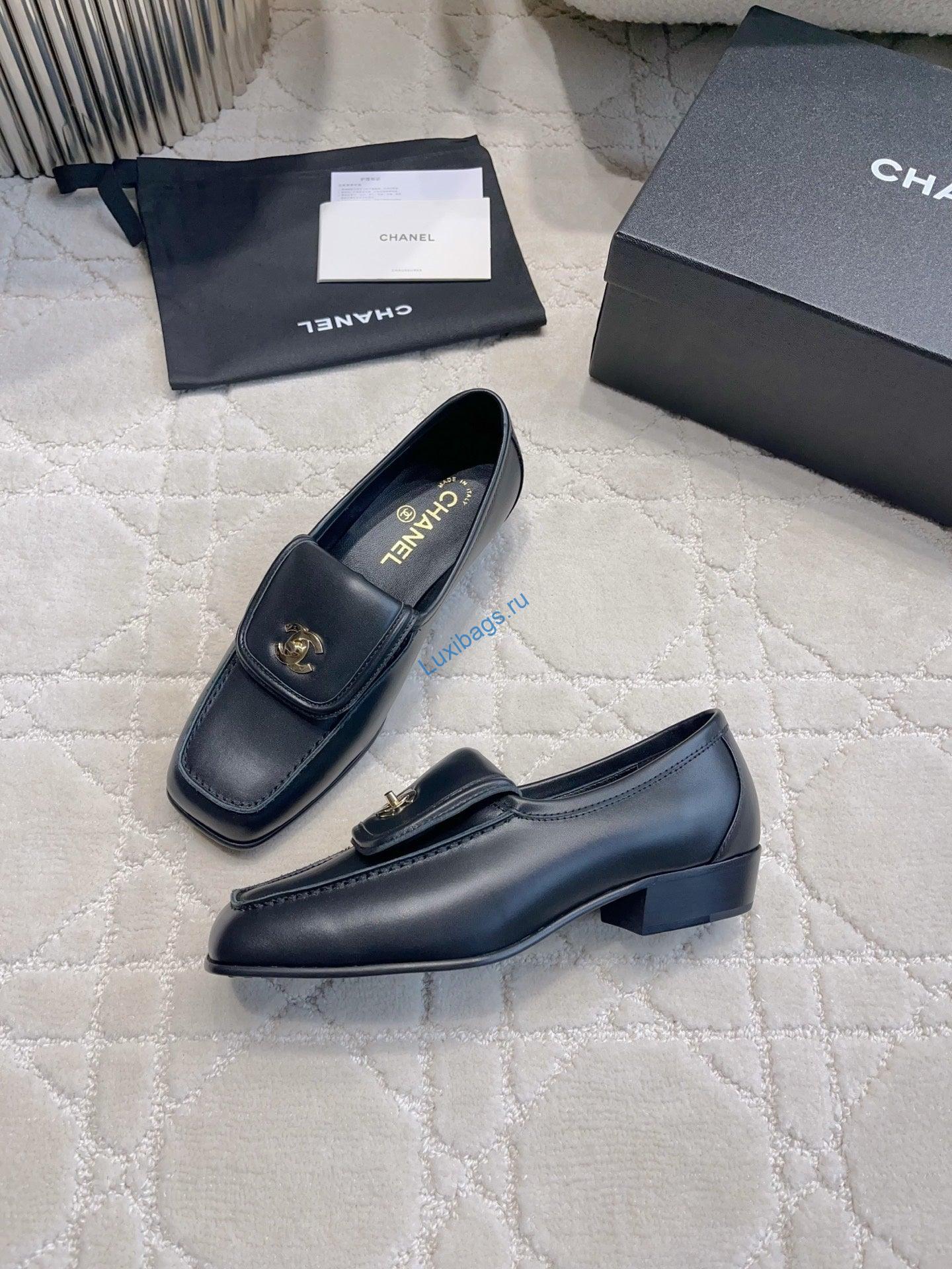 chanel women's square-toe flat shoes c93302 3 Chanel Women's Square-Toe Flat Shoes C93302 | chanel womens square toe flat shoes c93302 4