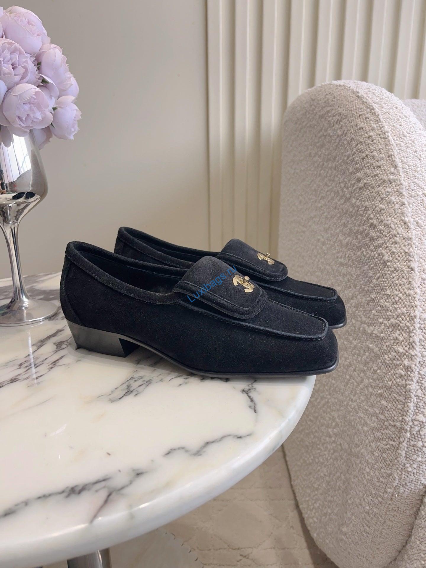chanel women's square-toe flat shoes c93304 1 Chanel Women's Square-Toe Flat Shoes C93304 | chanel womens square toe flat shoes c93304 2