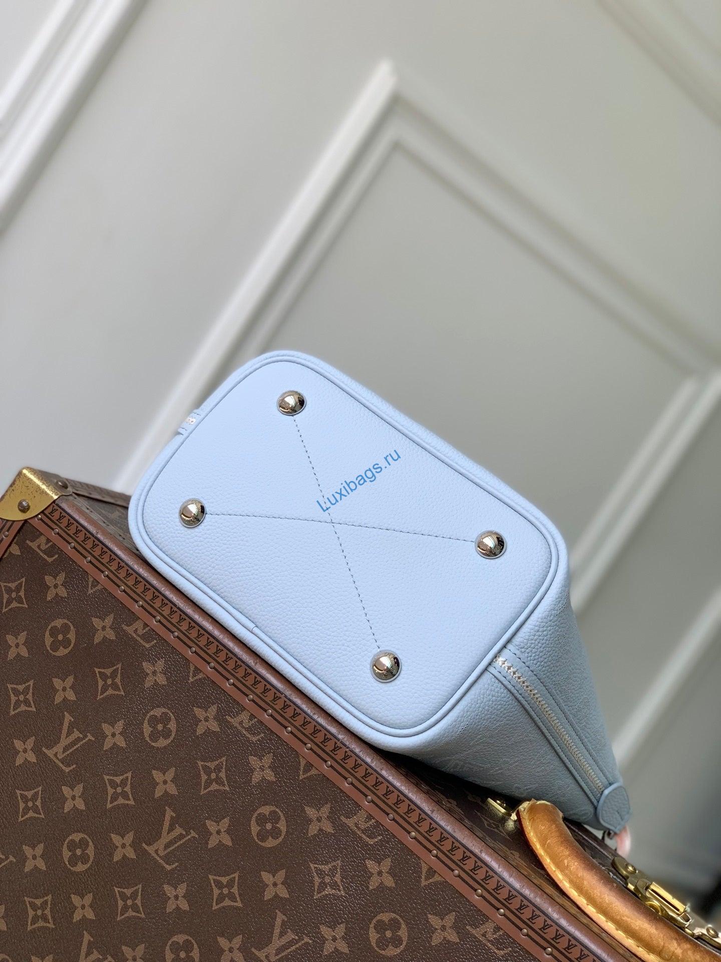 lv m29375 louis vuitton blossom pm handbag bleu olympe 3 LV M29375 Louis Vuitton Blossom PM Handbag Bleu Olympe | lv m29375 louis vuitton blossom pm handbag bleu olympe 4