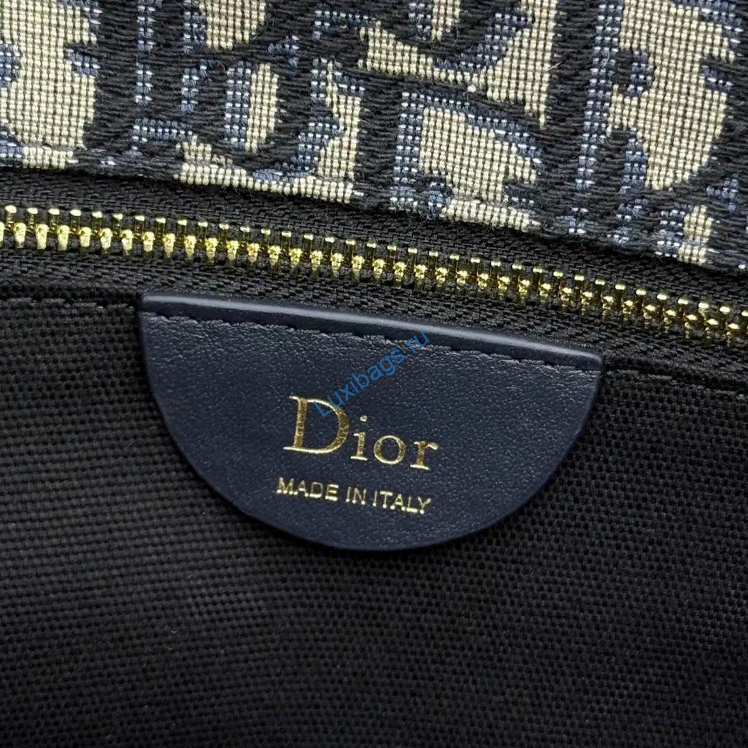 medium dior médaillon flap bag m3920qdwp_m900 blue dior oblique jacquard 8 Medium Dior Médaillon Flap Bag M3920QDWP_M900 Blue Dior Oblique Jacquard | medium dior medaillon flap bag m3920qdwp m900 blue dior oblique jacquard 9
