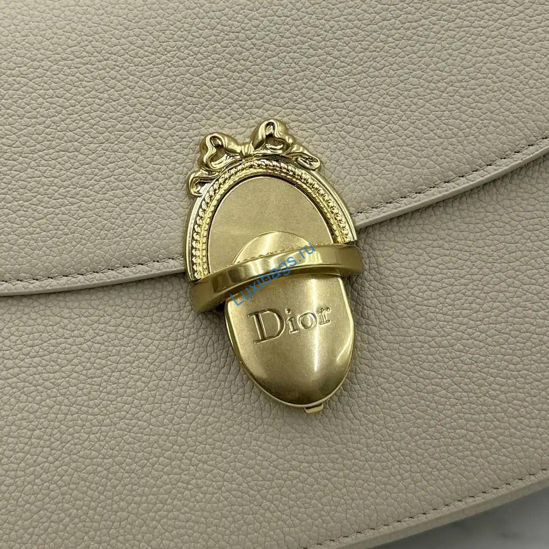 medium dior médaillon flap bag m3920qdwp_m900 camel beige grained calfskin 3 Medium Dior Médaillon Flap Bag M3920QDWP_M900 Camel Beige Grained Calfskin | medium dior medaillon flap bag m3920qdwp m900 grained calfskin 103