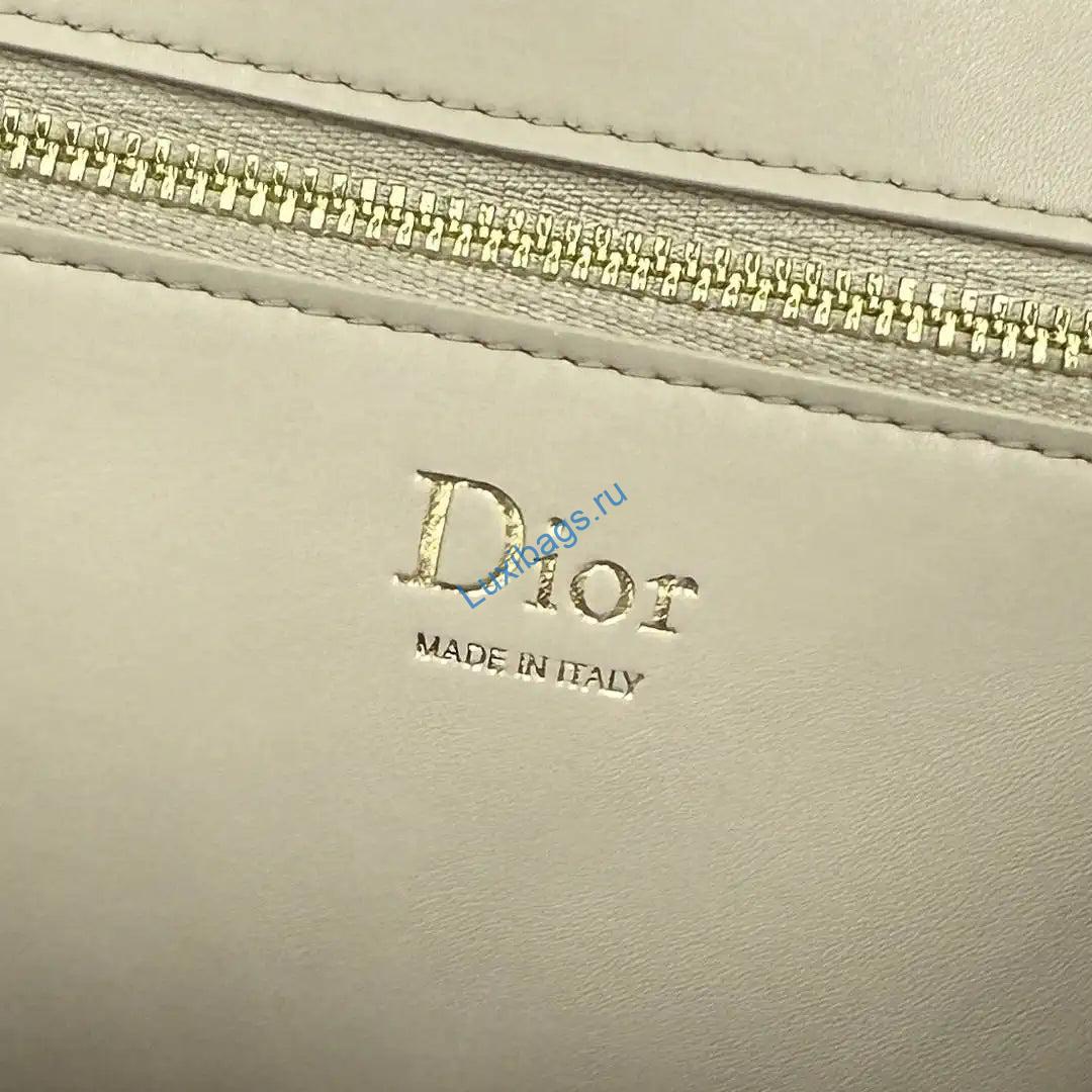 Medium Dior Médaillon Flap Bag M3920QDWP_M900 Camel Beige Grained Calfskin | medium dior medaillon flap bag m3920qdwp m900 grained calfskin 108