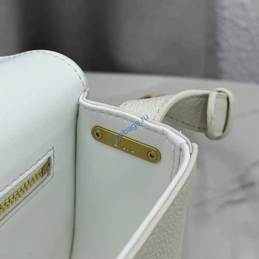 medium dior médaillon flap bag m3920qdwp_m900 white grained calfskin 6 Medium Dior Médaillon Flap Bag M3920QDWP_M900 White Grained Calfskin | medium dior medaillon flap bag m3920qdwp m900 grained calfskin 124