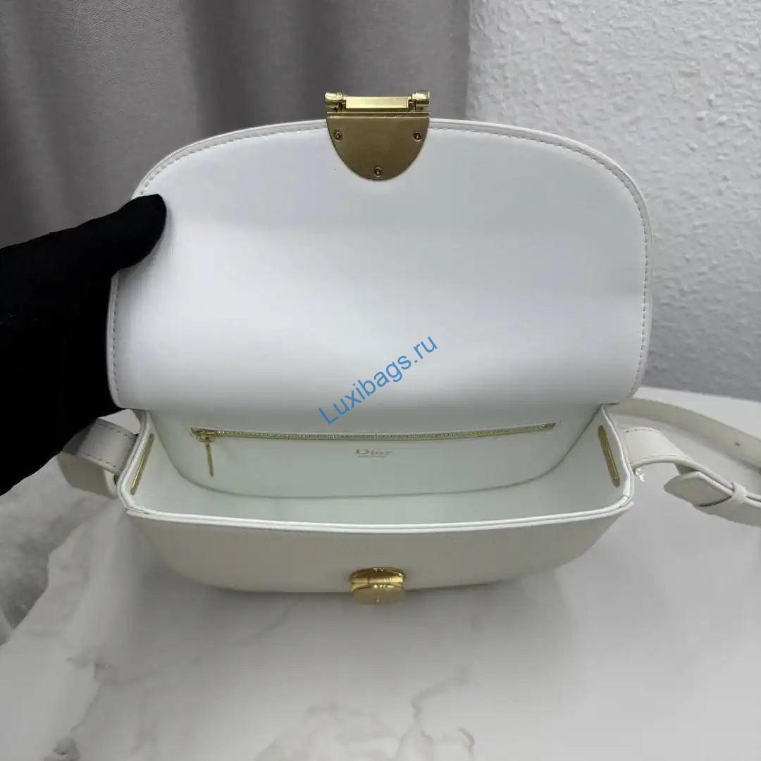 medium dior médaillon flap bag m3920qdwp_m900 white grained calfskin 7 Medium Dior Médaillon Flap Bag M3920QDWP_M900 White Grained Calfskin | medium dior medaillon flap bag m3920qdwp m900 grained calfskin 125
