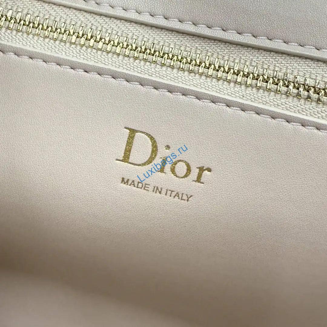 medium dior médaillon flap bag m3920qdwp_m900 apricot grained calfskin 8 Medium Dior Médaillon Flap Bag M3920QDWP_M900 Apricot Grained Calfskin | medium dior medaillon flap bag m3920qdwp m900 grained calfskin 18