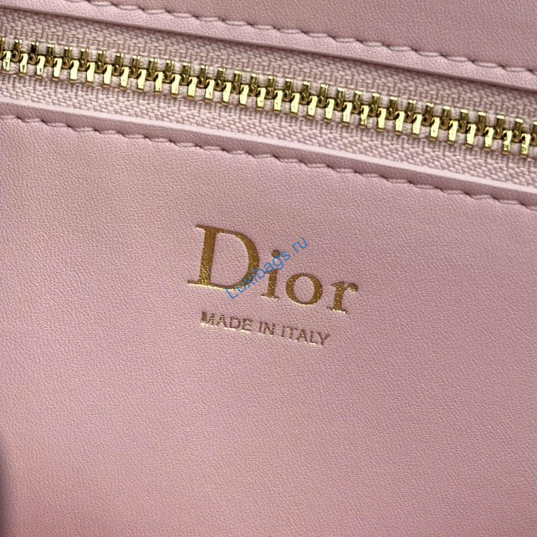 medium dior médaillon flap bag m3920qdwp_m900 pink grained calfskin 6 Medium Dior Médaillon Flap Bag M3920QDWP_M900 Pink Grained Calfskin | medium dior medaillon flap bag m3920qdwp m900 pink grained calfskin 07