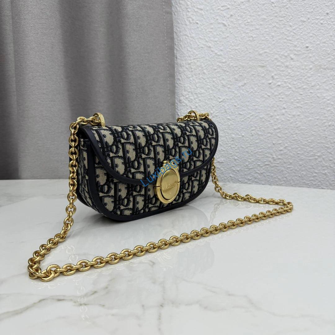 small dior médaillon flap bag m3919qdwp_m900 blue dior oblique jacquard 1 Small Dior Médaillon Flap Bag M3919QDWP_M900 Blue Dior Oblique Jacquard | small dior medaillon flap bag m3919qdwp m900 grained calfskin 92