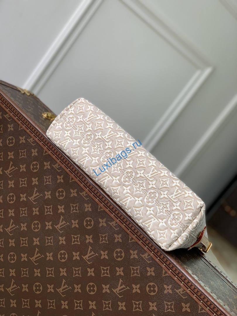 louis vuitton lv m2a136 carryall east-west monogram emblème peuplier 3 Louis Vuitton LV M2A136 Carryall East-West Monogram Emblème Peuplier | carryall east west autres toiles monogram nvprod7830224v M2A136 4