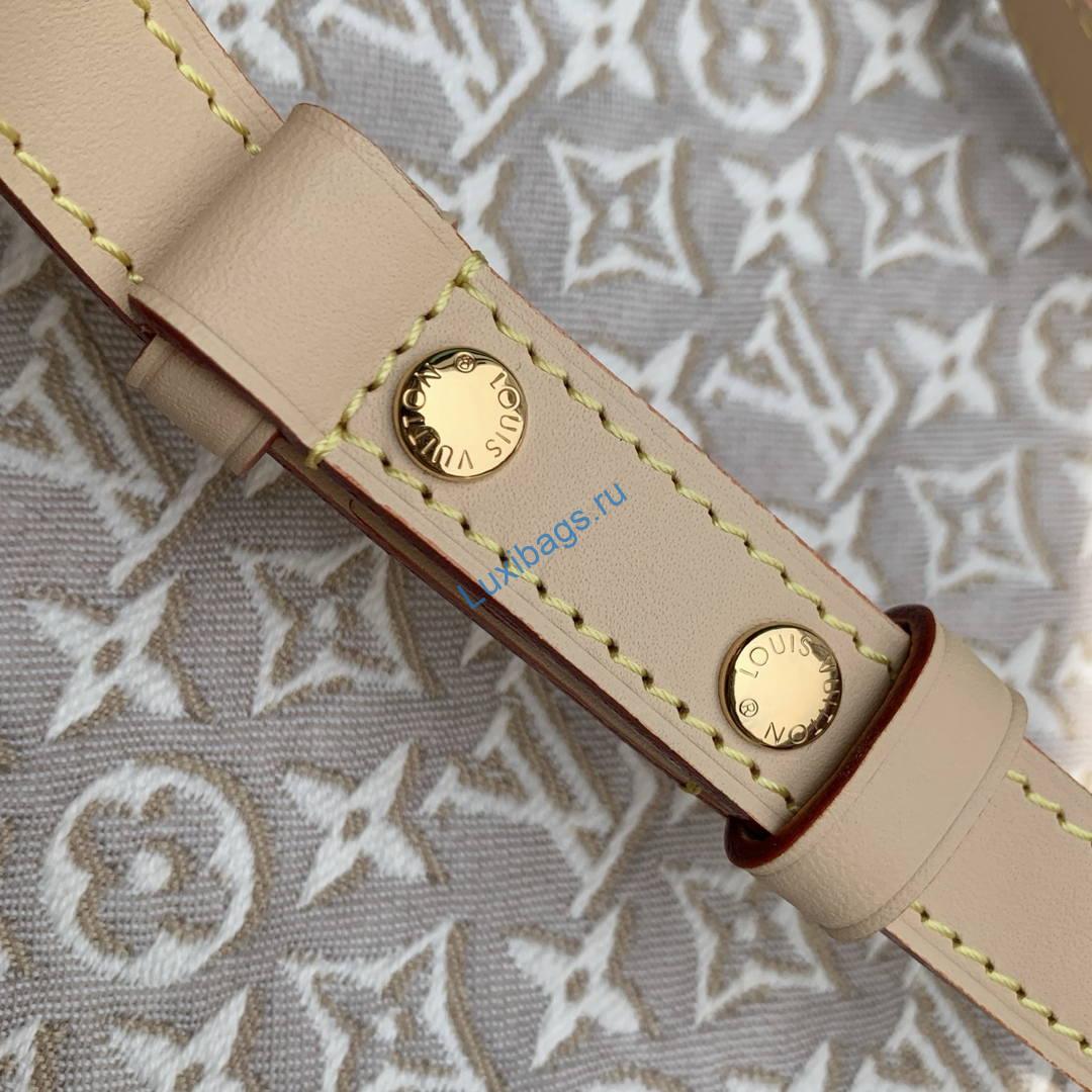 louis vuitton lv m2a136 carryall east-west monogram emblème peuplier 6 Louis Vuitton LV M2A136 Carryall East-West Monogram Emblème Peuplier | carryall east west autres toiles monogram nvprod7830224v M2A136 7