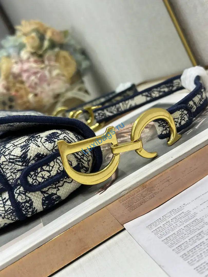 dior m0455 saddle bag with strap embroidery m9914 4 Dior M0455 Saddle Bag With Strap Embroidery M9914 | dior m0455 saddle bag with strap embroidery m9901 115