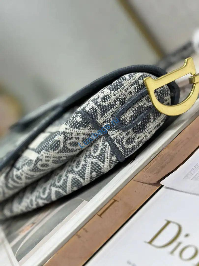 dior m0455 saddle bag with strap embroidery m9916 4 Dior M0455 Saddle Bag With Strap Embroidery M9916 | dior m0455 saddle bag with strap embroidery m9901 124