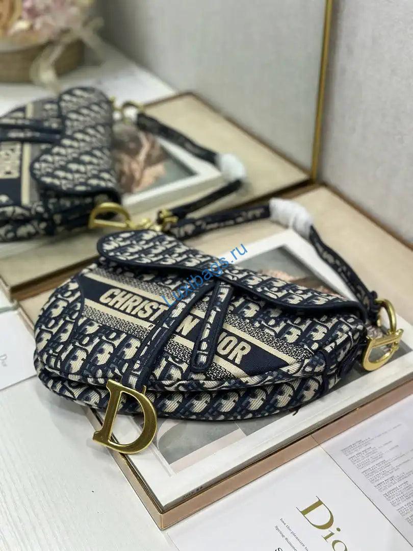 dior m0455 saddle bag with strap embroidery m9917 1 Dior M0455 Saddle Bag With Strap Embroidery M9917 | dior m0455 saddle bag with strap embroidery m9901 139