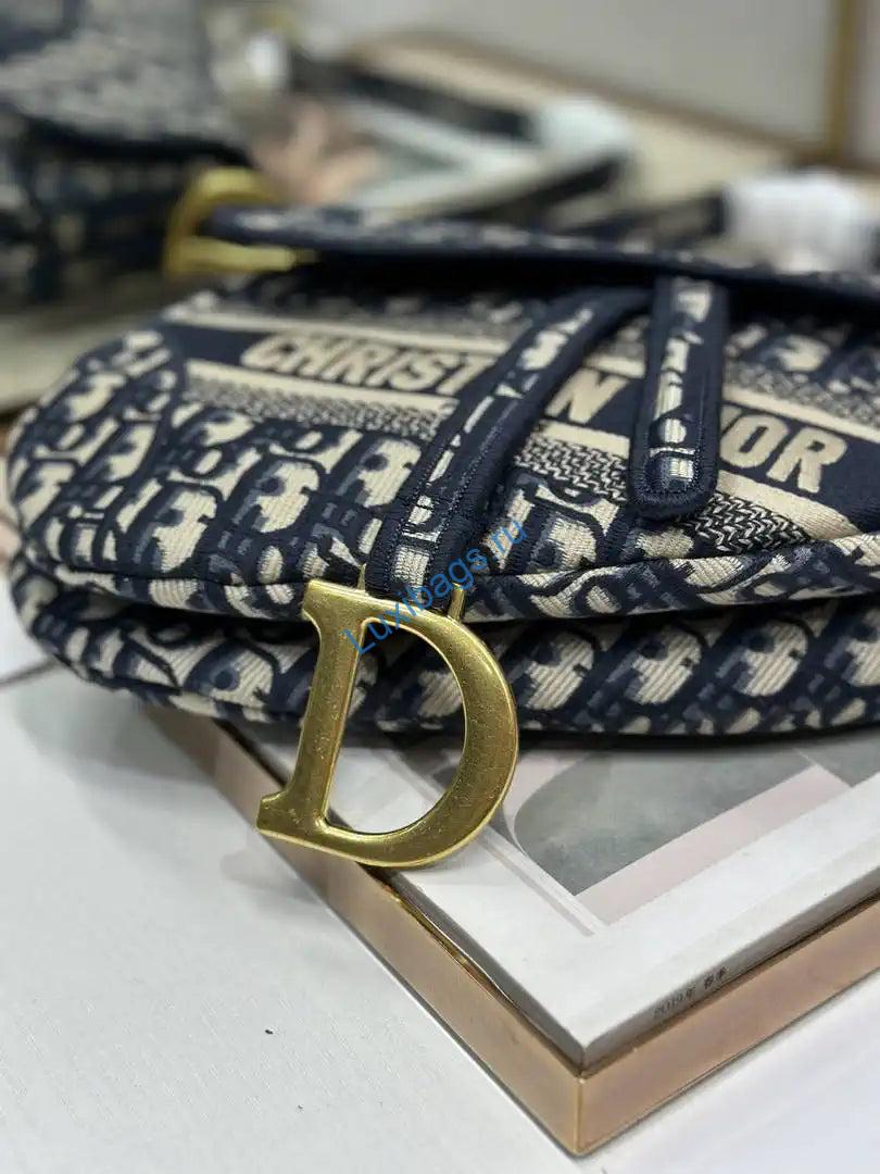 dior m0455 saddle bag with strap embroidery m9917 2 Dior M0455 Saddle Bag With Strap Embroidery M9917 | dior m0455 saddle bag with strap embroidery m9901 140