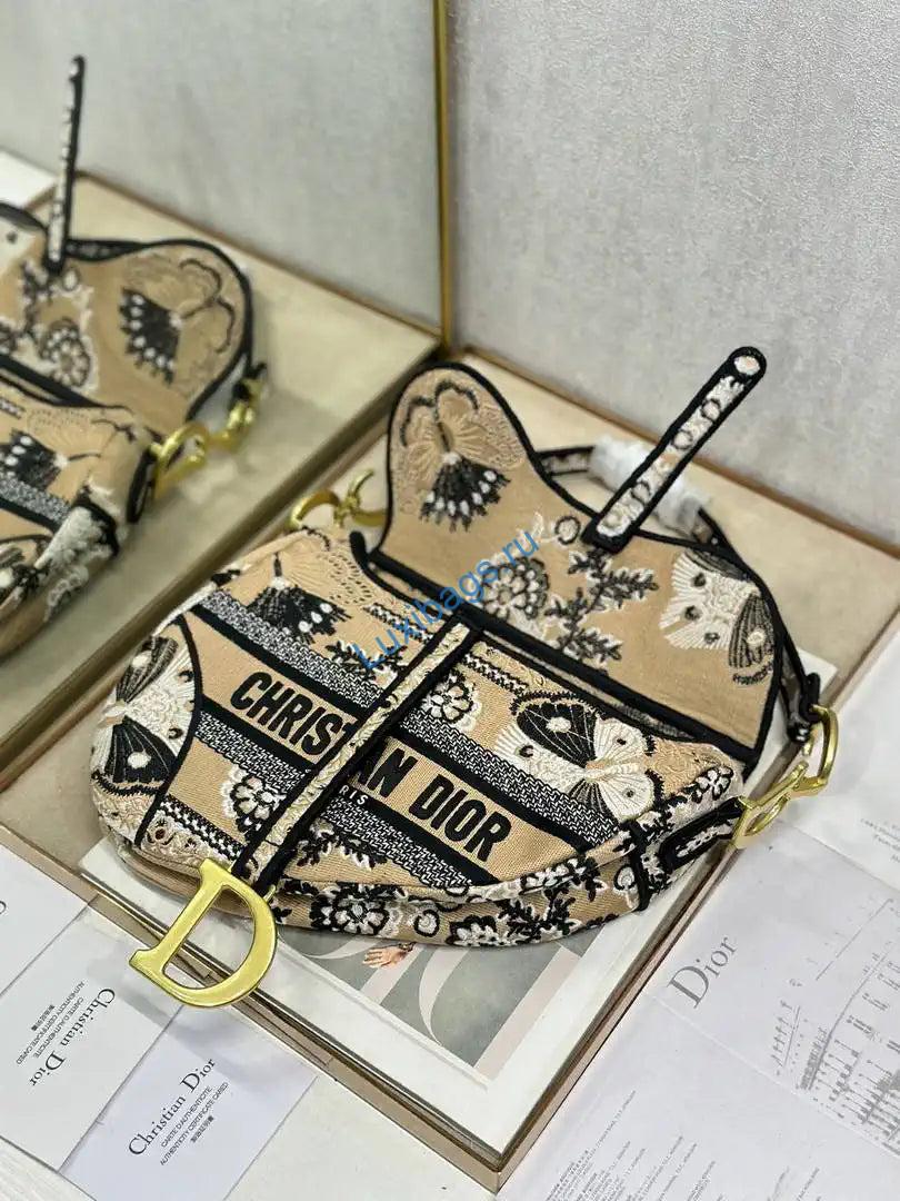 dior m0455 saddle bag with strap embroidery m9903 2 Dior M0455 Saddle Bag With Strap Embroidery M9903 | dior m0455 saddle bag with strap embroidery m9901 21