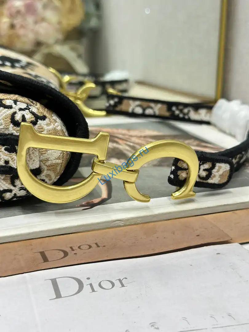 dior m0455 saddle bag with strap embroidery m9903 4 Dior M0455 Saddle Bag With Strap Embroidery M9903 | dior m0455 saddle bag with strap embroidery m9901 23