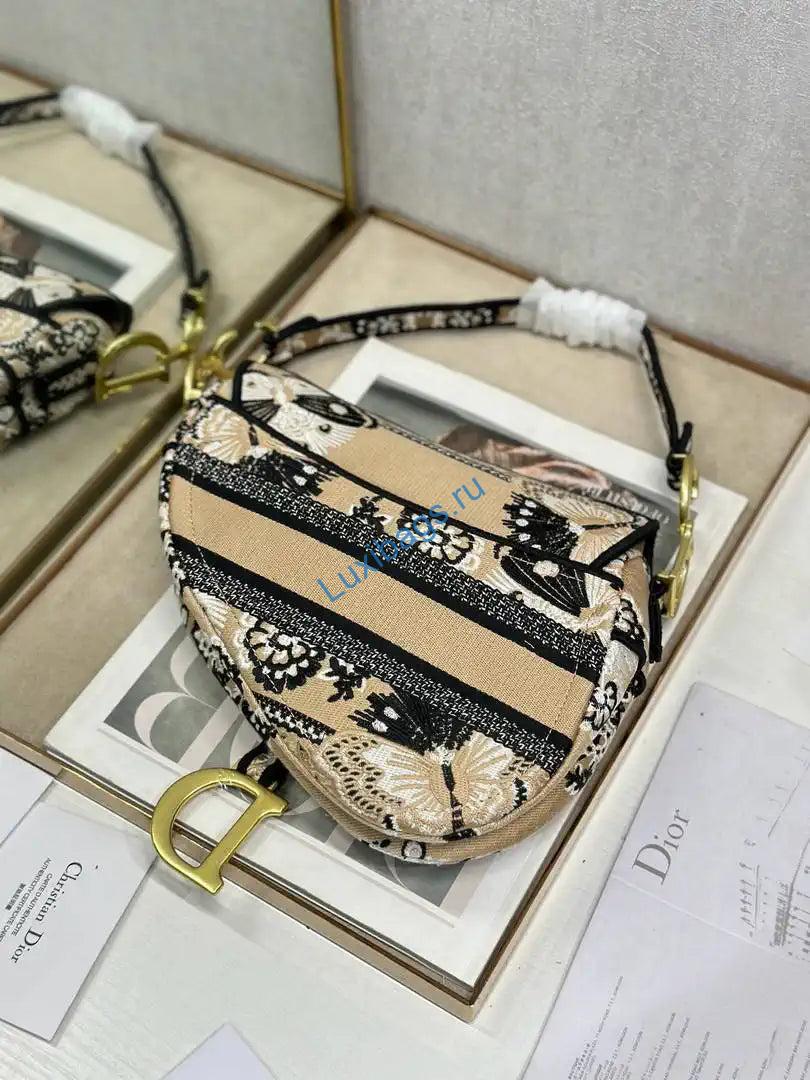 dior m0455 saddle bag with strap embroidery m9903 8 Dior M0455 Saddle Bag With Strap Embroidery M9903 | dior m0455 saddle bag with strap embroidery m9901 27