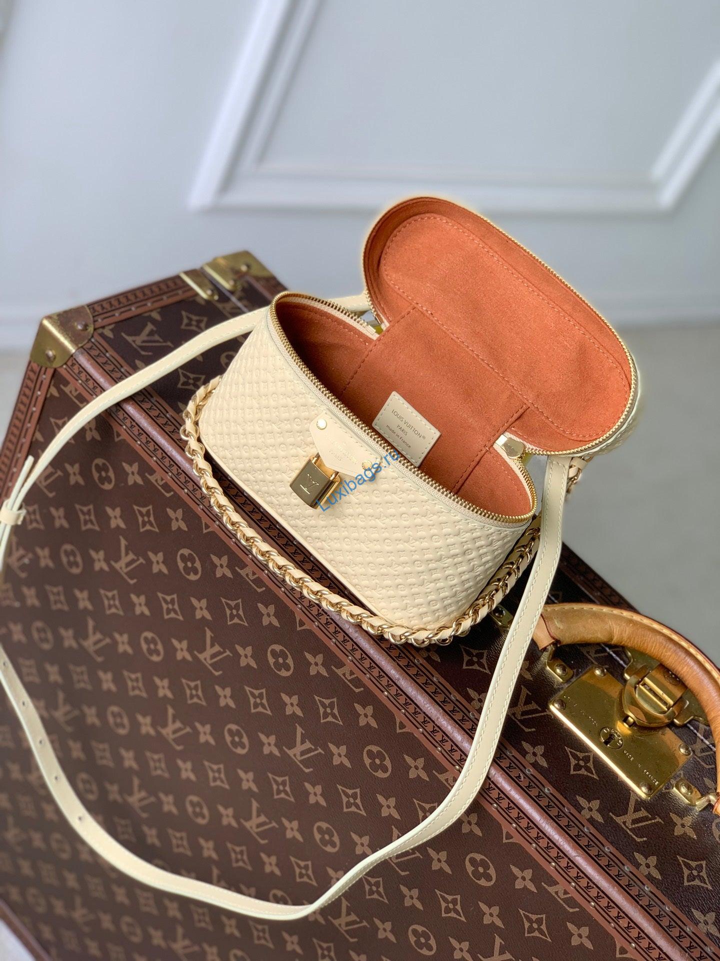 louis vuitton lv m29051 vanity chain pouch bag banana 9 Louis Vuitton LV M29051 Vanity Chain Pouch Bag Banana | louis vuitton lv m29051 vanity chain pouch bag banana 10