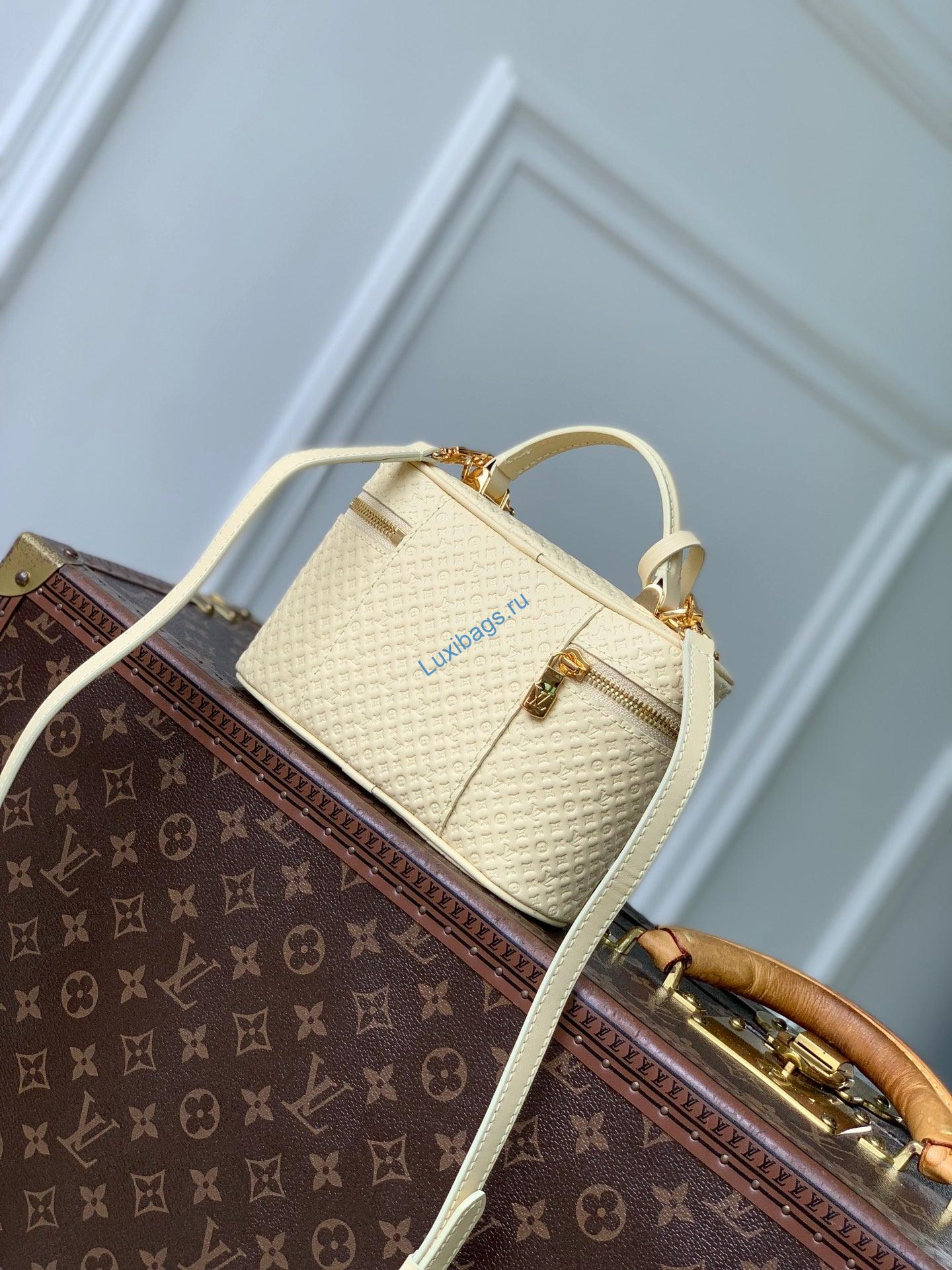 louis vuitton lv m29051 vanity chain pouch bag banana 2 Louis Vuitton LV M29051 Vanity Chain Pouch Bag Banana | louis vuitton lv m29051 vanity chain pouch bag banana 3