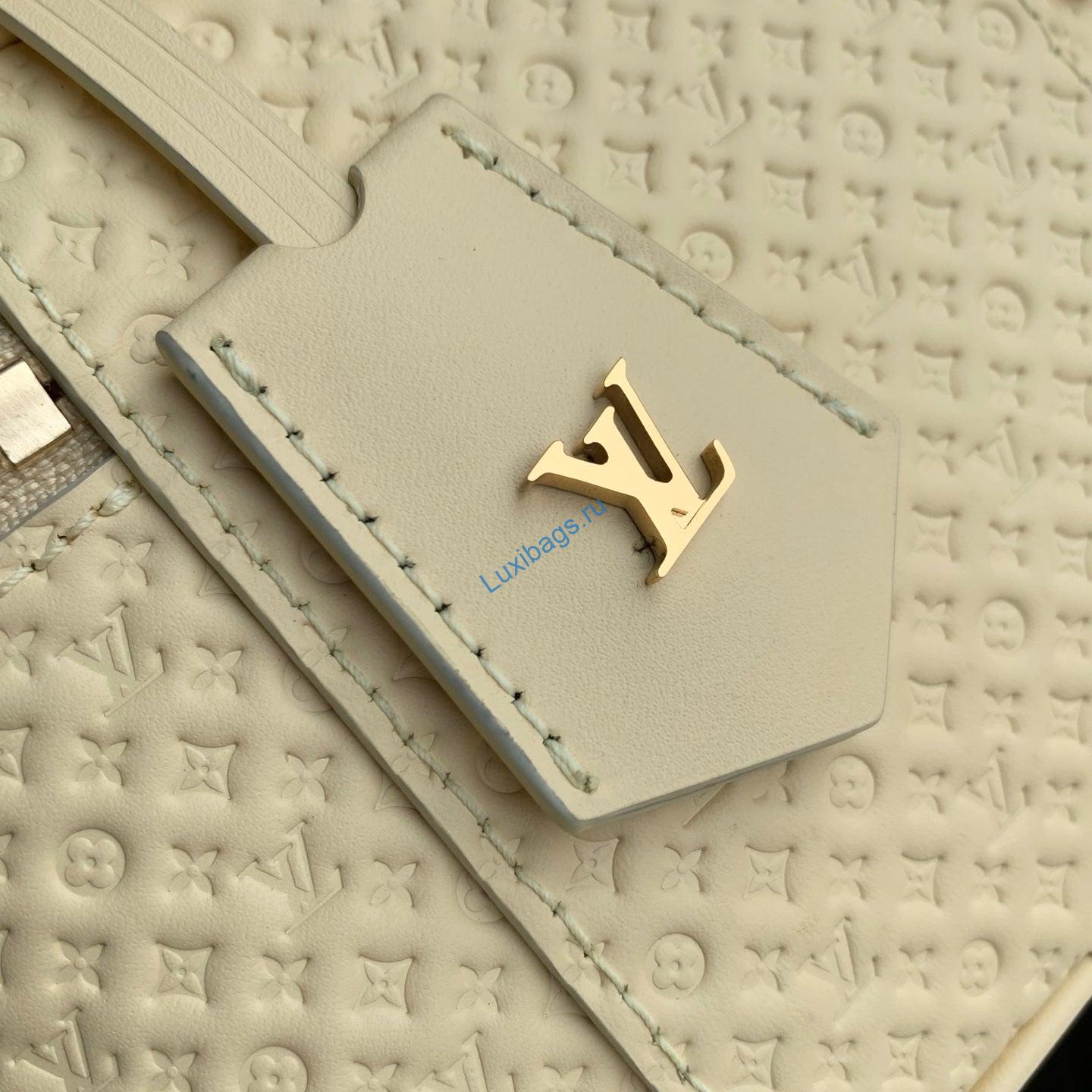 louis vuitton lv m29051 vanity chain pouch bag banana 5 Louis Vuitton LV M29051 Vanity Chain Pouch Bag Banana | louis vuitton lv m29051 vanity chain pouch bag banana 6