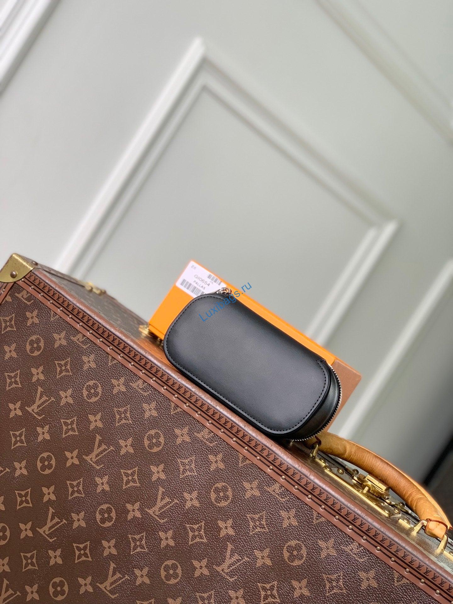 louis vuitton lv gi0654 sunglasses pouch gm 1 Louis Vuitton LV GI0654 Sunglasses Pouch GM | sunglasses pouch gm monogram eclipse nvprod3020033v GI0654 2