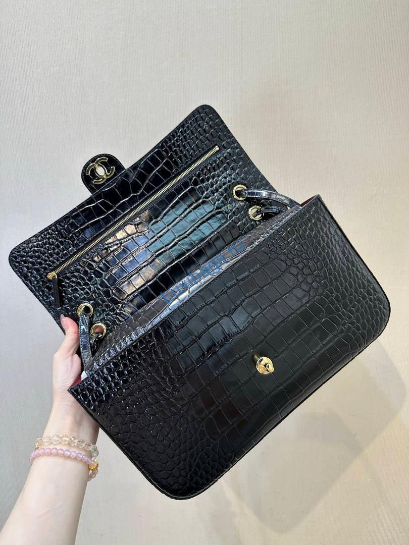 chanel maxi flapbag crocodile embossed calfskin as6231 black 5 Chanel Maxi Flapbag Crocodile Embossed Calfskin AS6231 Black | chanel maxi flapbag crocodile embossed calfskin as6231 black 06