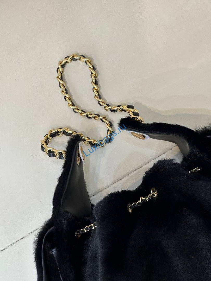 chanel as5293 small hobo fur & shearling black 13 Chanel AS5293 Small Hobo fur & Shearling Black | as5293 small hobo fur shearling 106