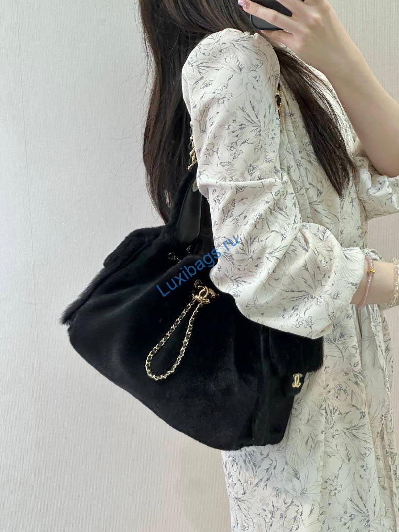chanel as5293 small hobo fur & shearling black 3 Chanel AS5293 Small Hobo fur & Shearling Black | as5293 small hobo fur shearling 111
