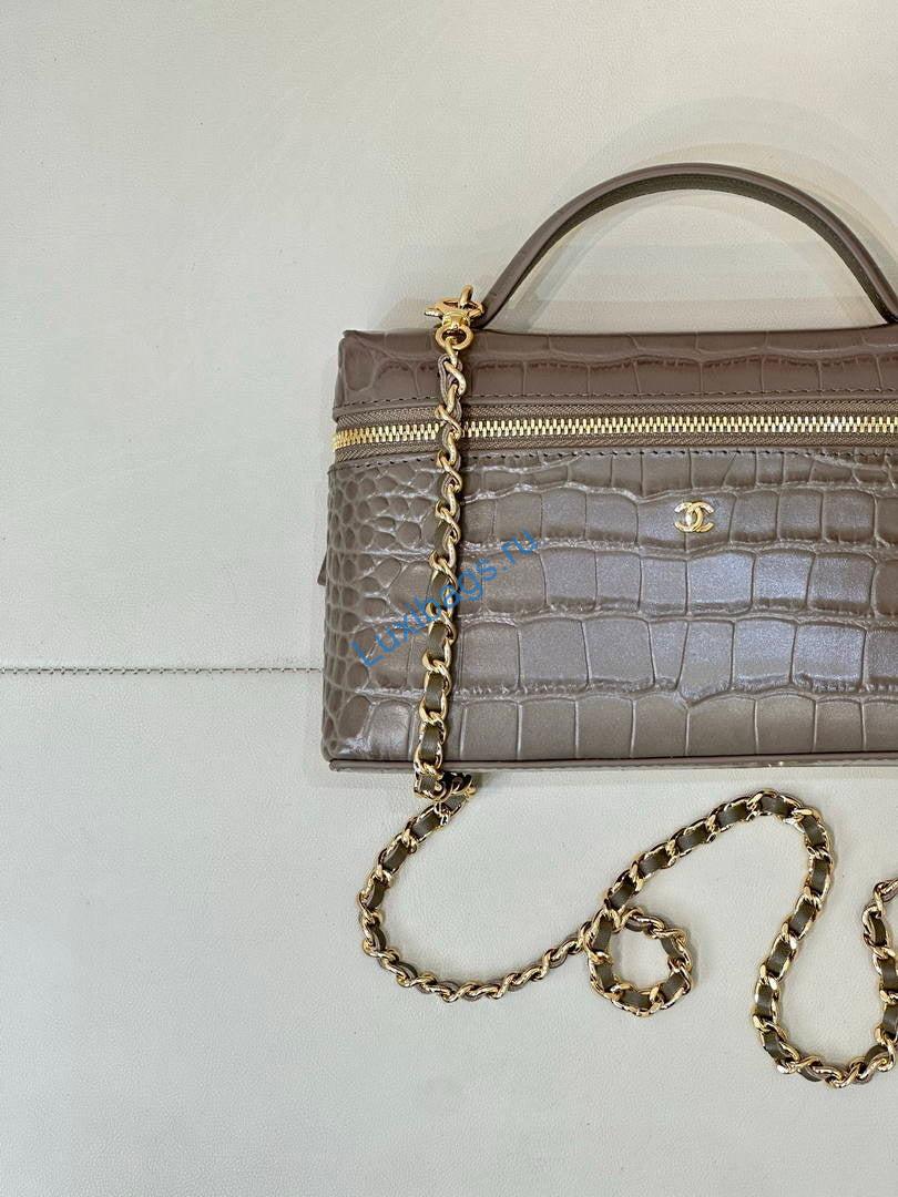 chanel vanity with chain ap5195 crocodile embossed calfskin elephant gray 4 Chanel Vanity with chain AP5195 Crocodile Embossed Calfskin Elephant Gray | chanel vanity with chain ap5195 crocodile embossed calfskin elephant gray 05